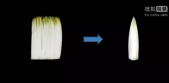 把這個毛片卷起來，那就一個筆心完成了。