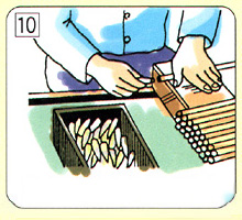 10.用小刀在筆杆上削出嵌入筆頭的部分，用粘結劑固定筆頭。