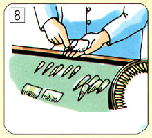 8.將外毛(上毛)薄薄地鋪開，卷在幹了的筆芯上。