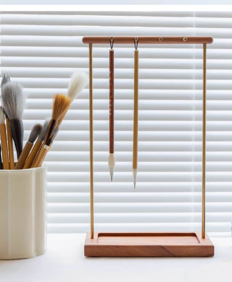 洗幹淨的毛筆要懸掛晾幹