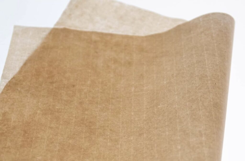 帶有清晰簾紋的純手工毛邊紙