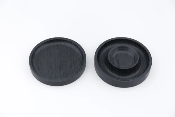 傳統硯台很少把蓋做成穹頂，一般是平的或者凸出的。