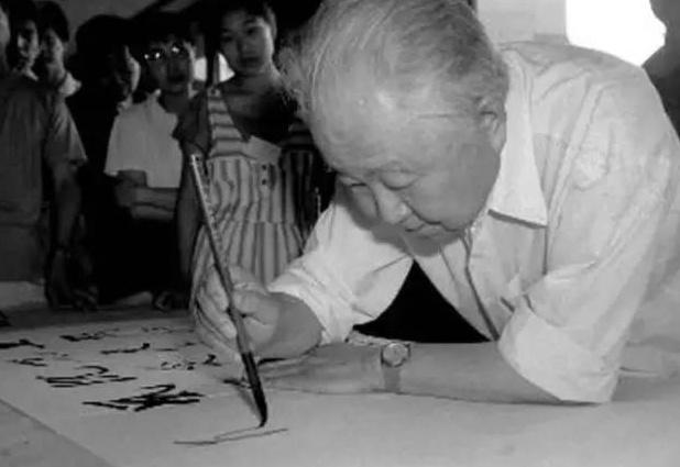 啟功先生書寫照片